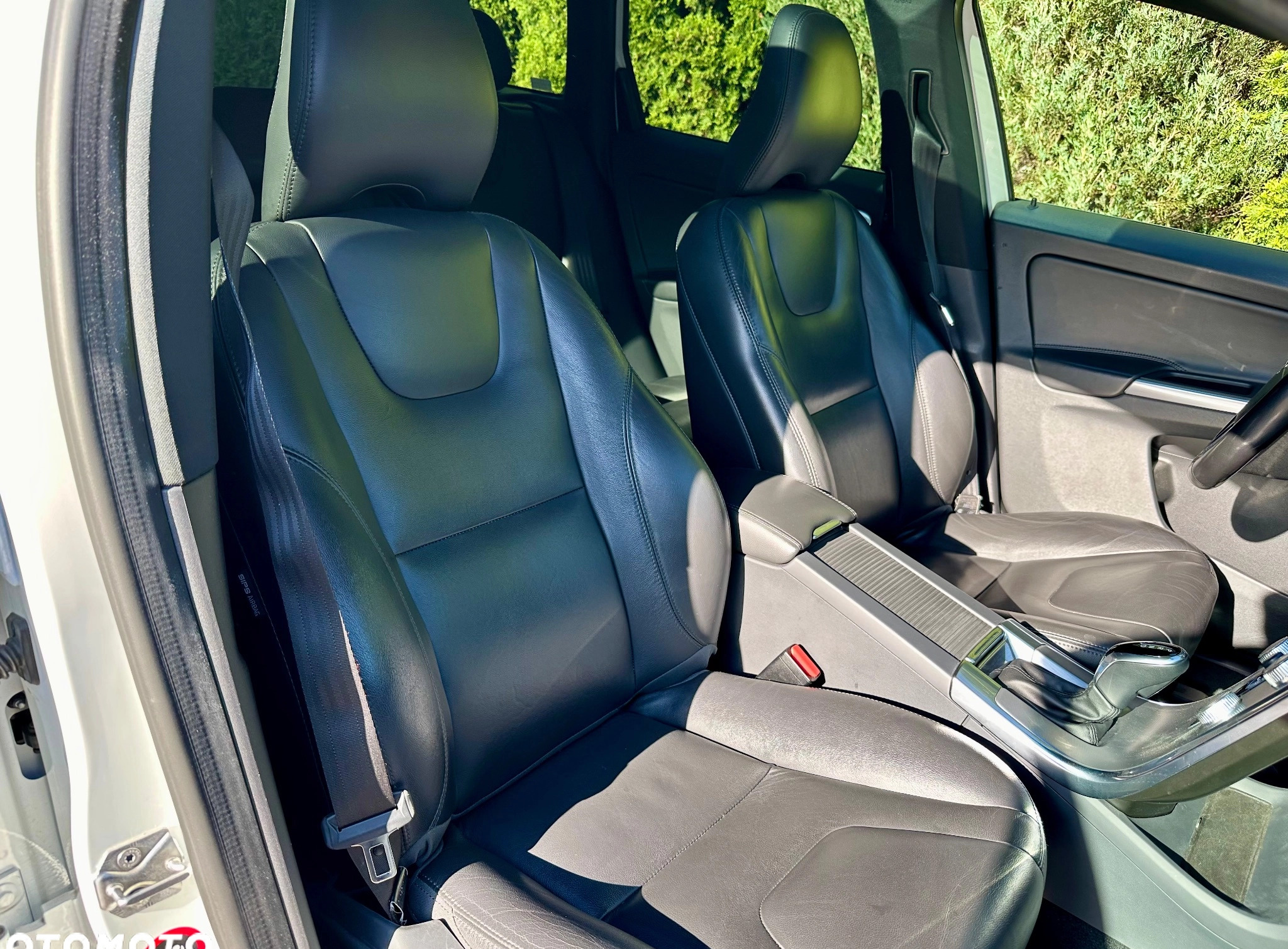 Volvo XC 60 cena 125000 przebieg: 159900, rok produkcji 2017 z Warszawa małe 497